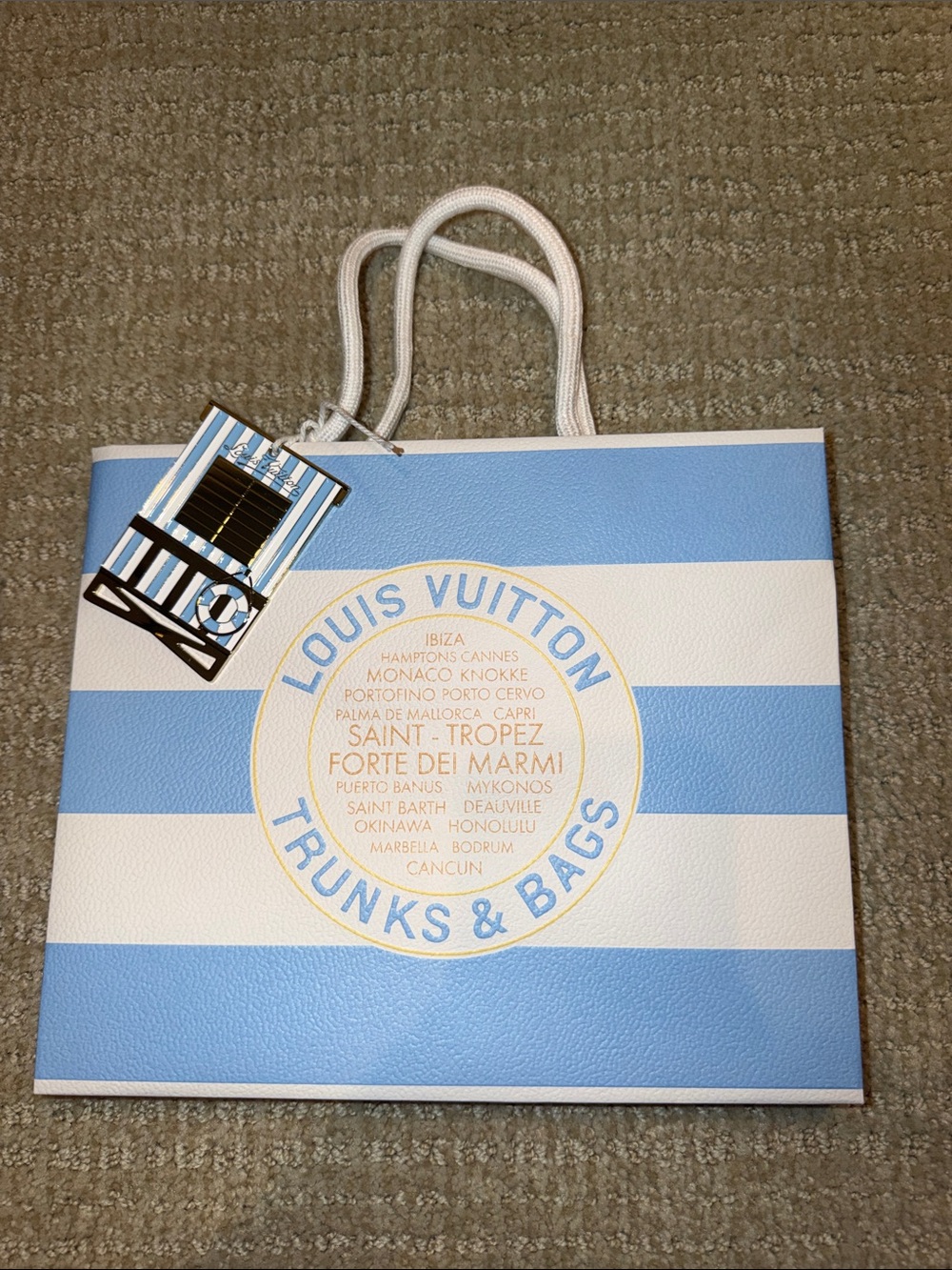 Louis Vuitton Resort Collection gift shopping bag 2026 🩵